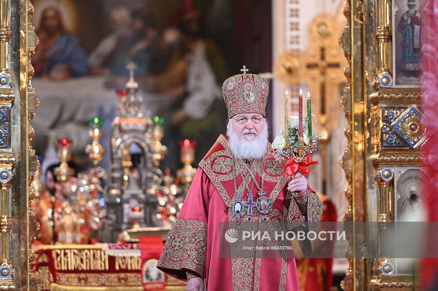 Пасхальное богослужение в храме Христа Спасителя