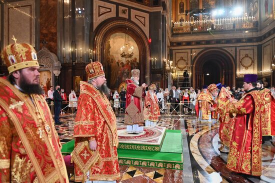 Пасхальное богослужение в храме Христа Спасителя