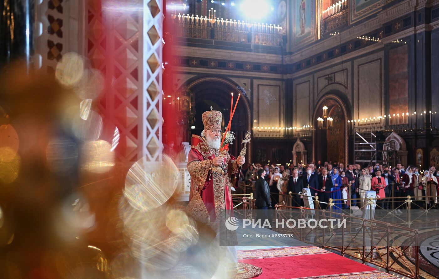 Пасхальное богослужение в храме Христа Спасителя