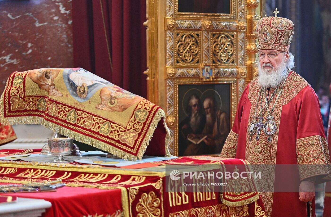 Пасхальное богослужение в храме Христа Спасителя