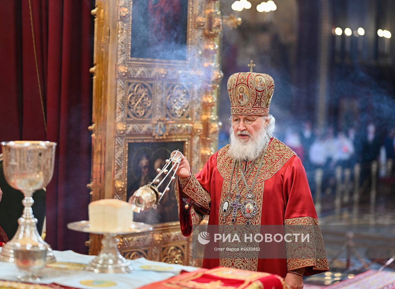 Пасхальное богослужение в храме Христа Спасителя