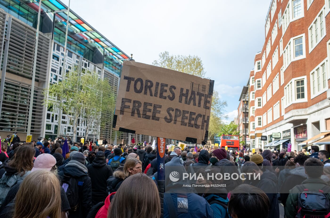 Протесты против закона о расширении полномочий полиции в Великобритании