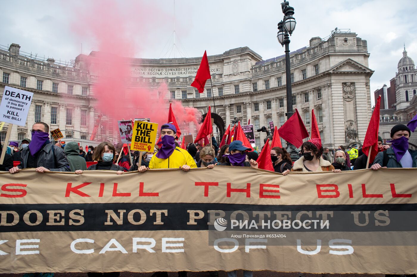 Протесты против закона о расширении полномочий полиции в Великобритании