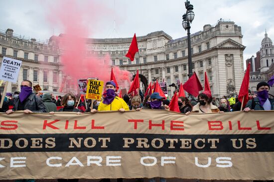 Протесты против закона о расширении полномочий полиции в Великобритании