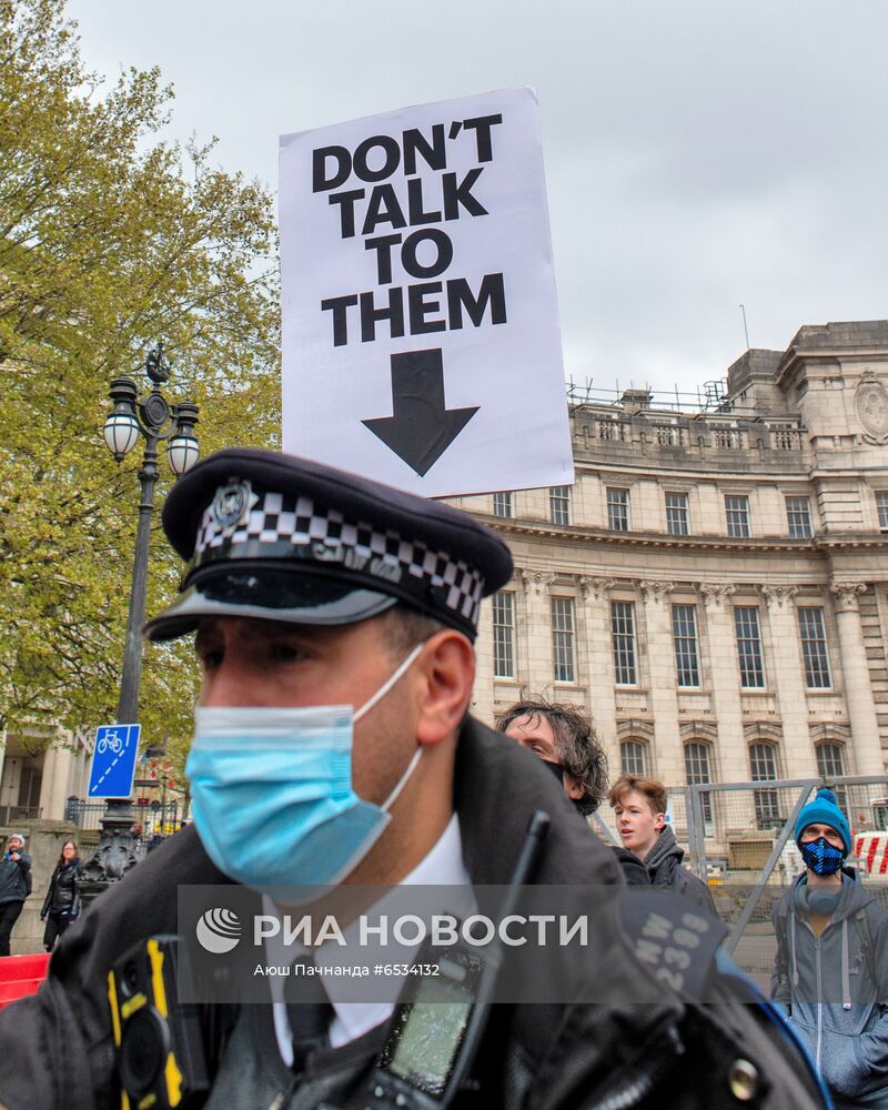 Протесты против закона о расширении полномочий полиции в Великобритании