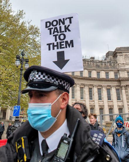 Протесты против закона о расширении полномочий полиции в Великобритании