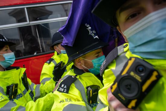 Протесты против закона о расширении полномочий полиции в Великобритании