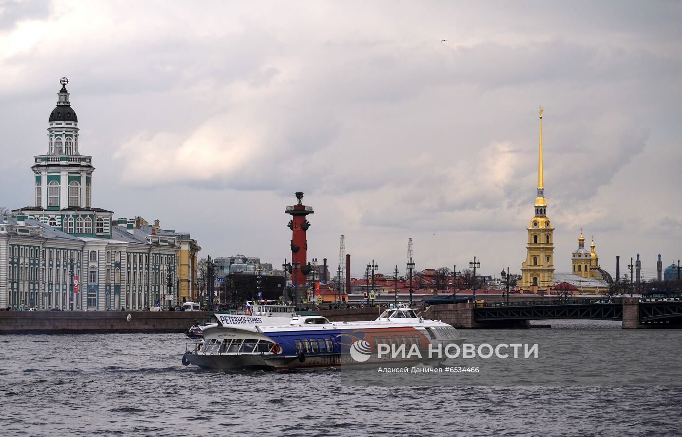 Открытие водного туристического сезона в Петербурге