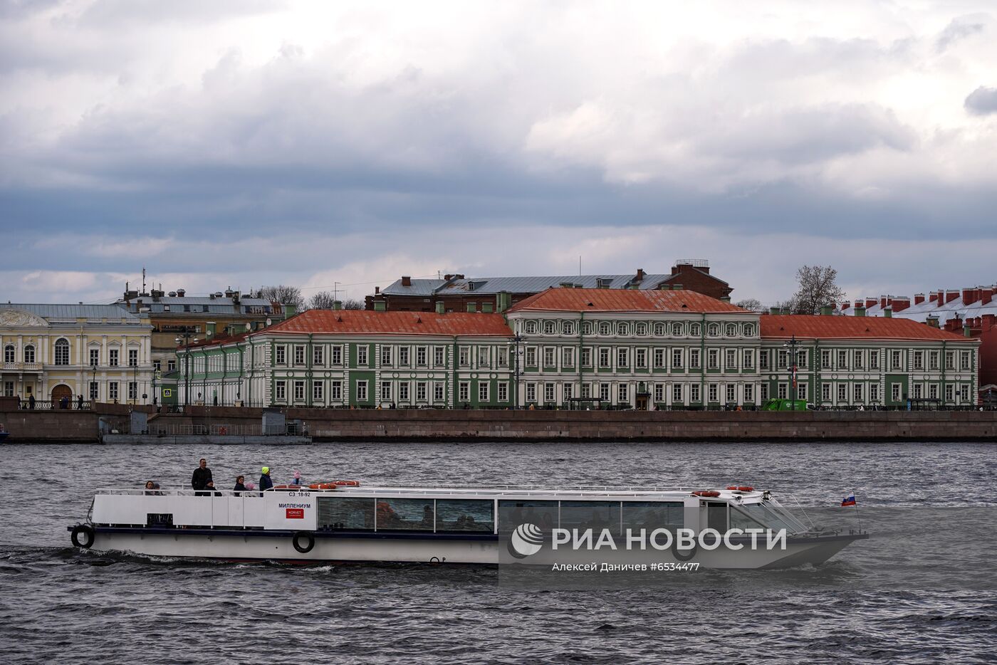 Открытие водного туристического сезона в Петербурге