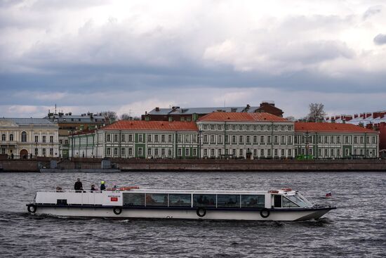 Открытие водного туристического сезона в Петербурге