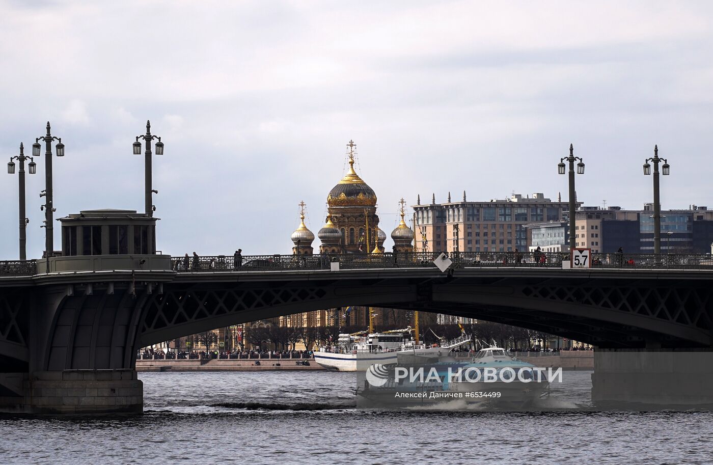 Открытие водного туристического сезона в Петербурге