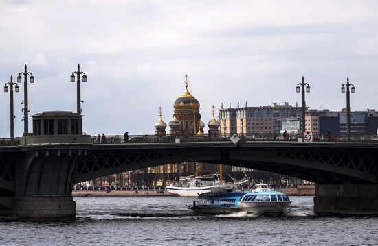 Открытие водного туристического сезона в Петербурге