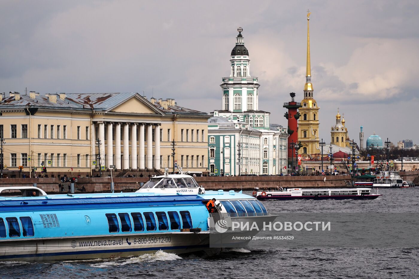 Открытие водного туристического сезона в Петербурге