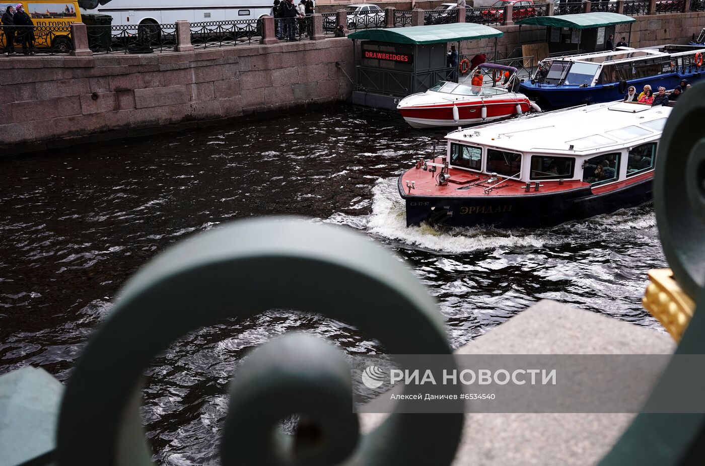 Открытие водного туристического сезона в Петербурге