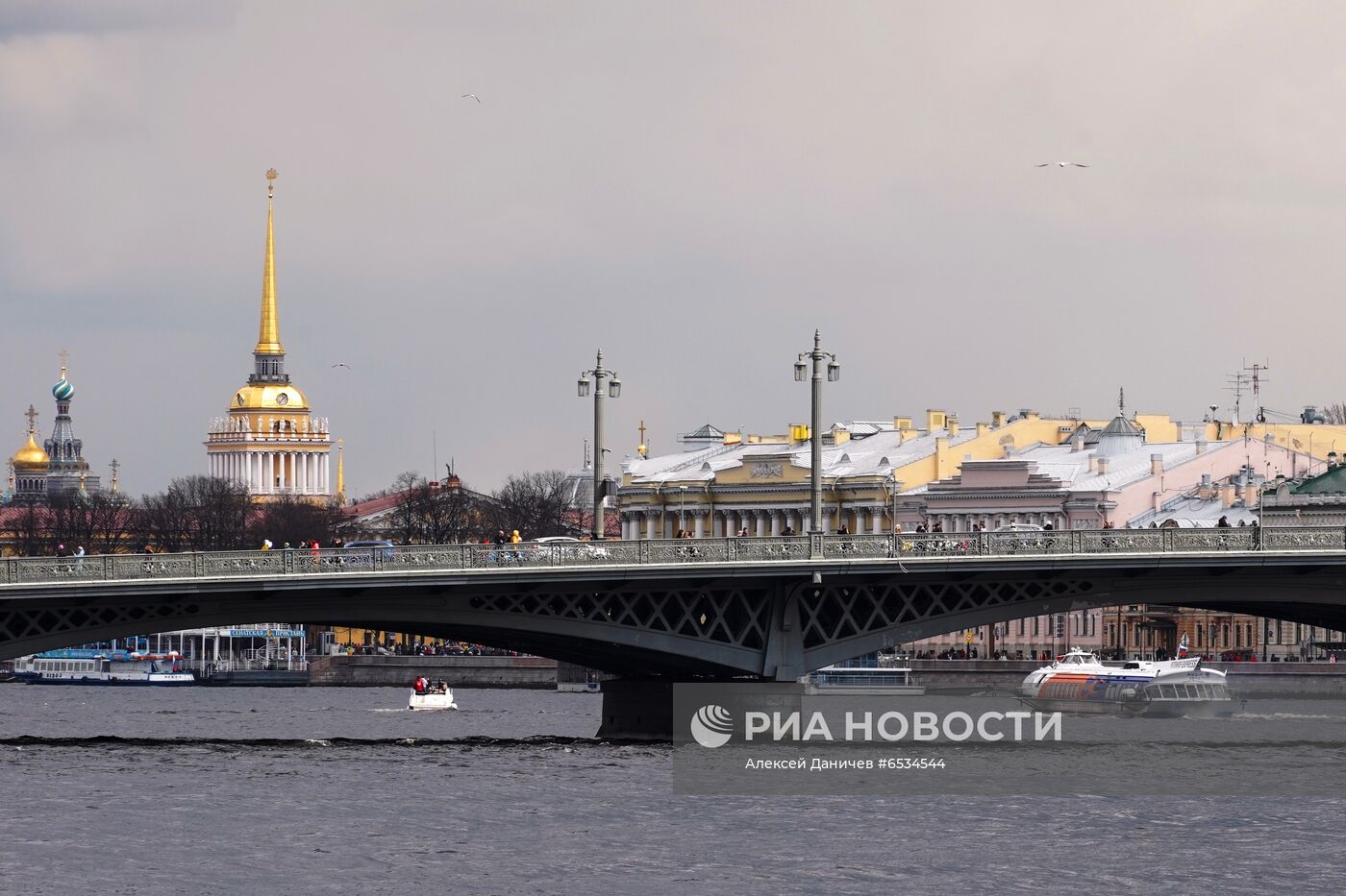 Открытие водного туристического сезона в Петербурге