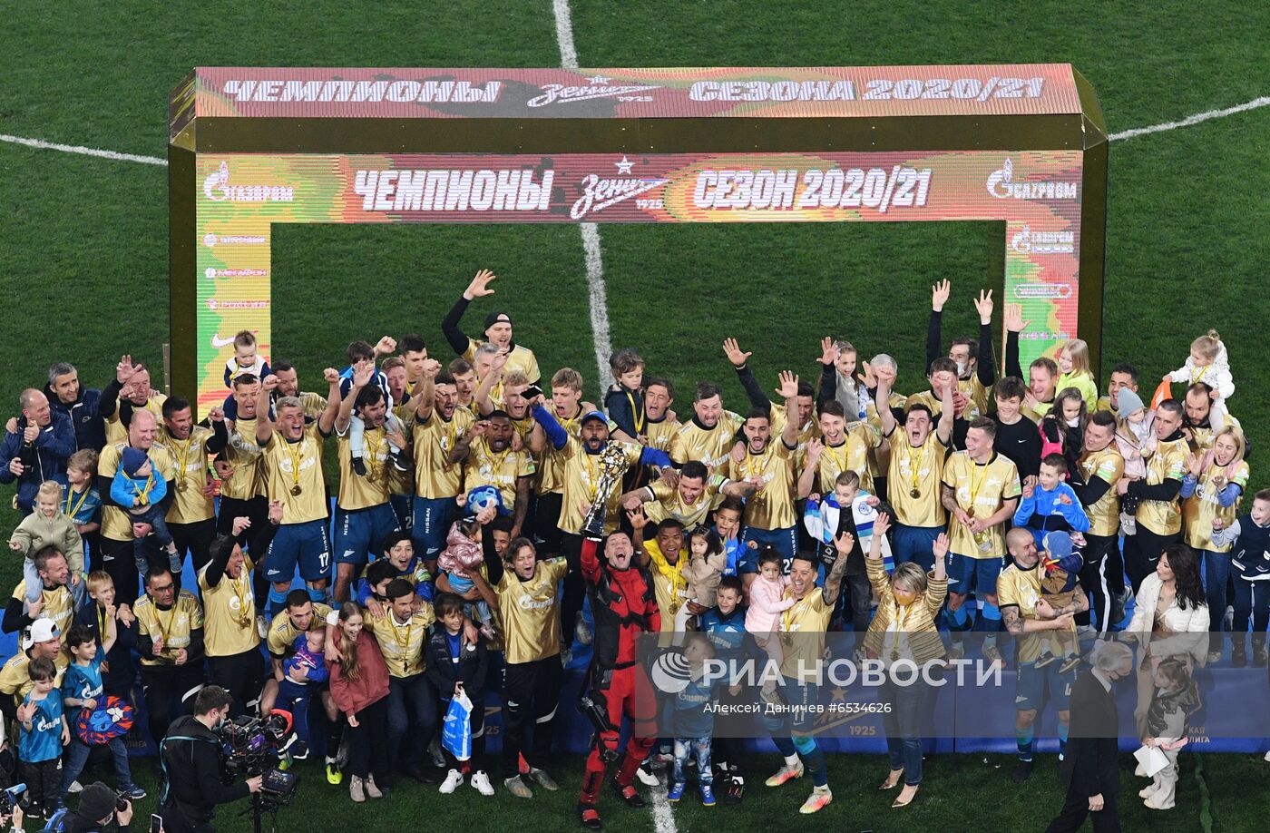 ФК "Зенит" стал досрочно чемпионом России