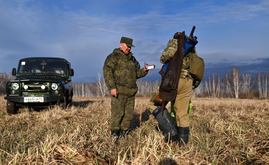 Работа егеря в сезон весенней охоты в Омской области