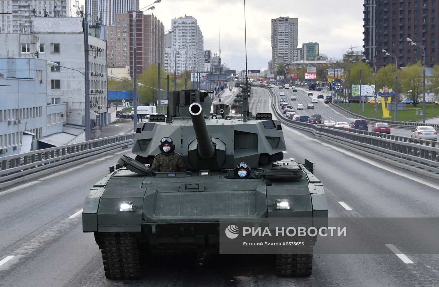 Ночная репетиция парада Победы в Москве 