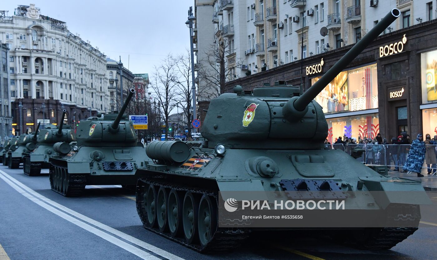 Ночная репетиция парада Победы в Москве 