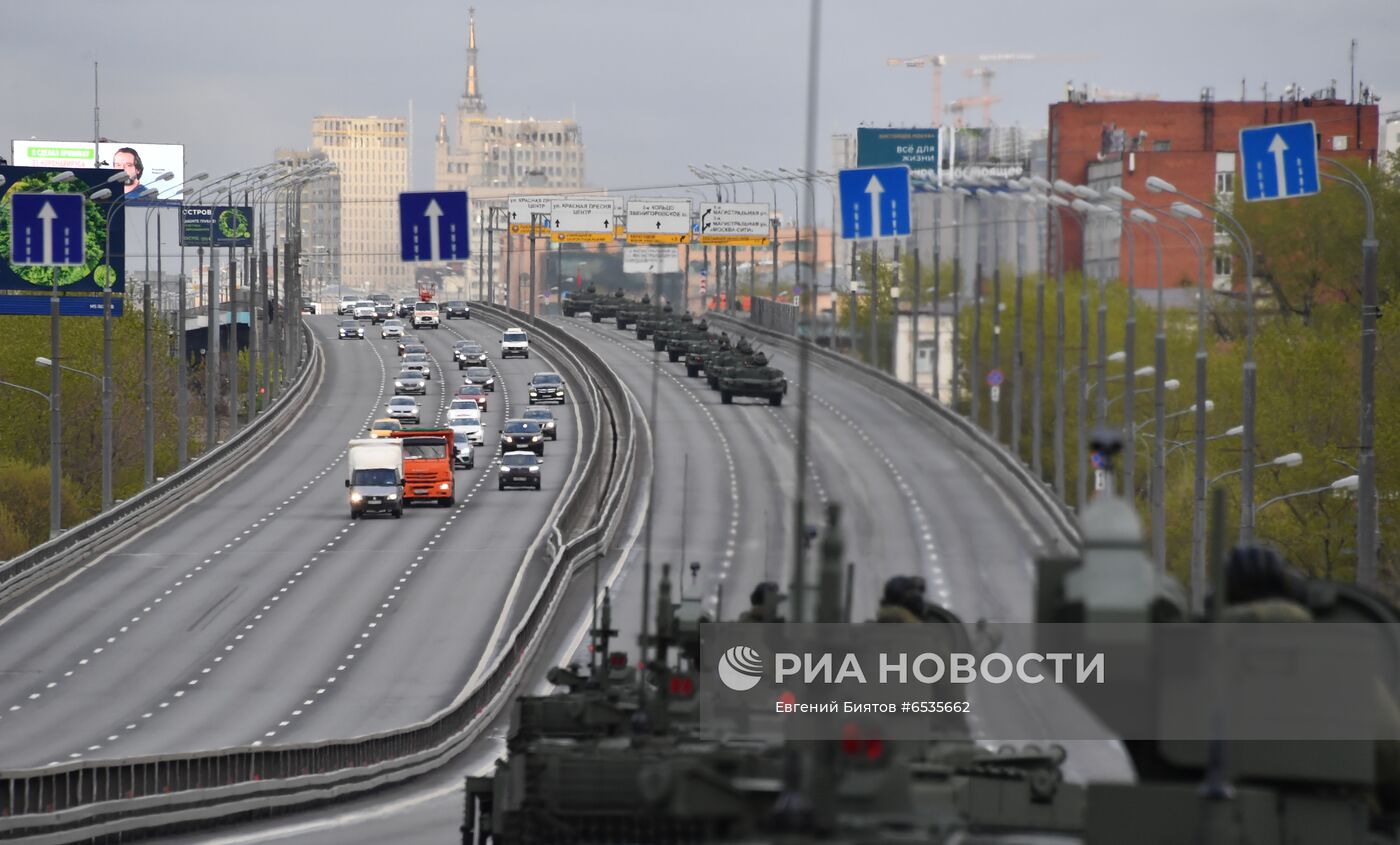 Ночная репетиция парада Победы в Москве 