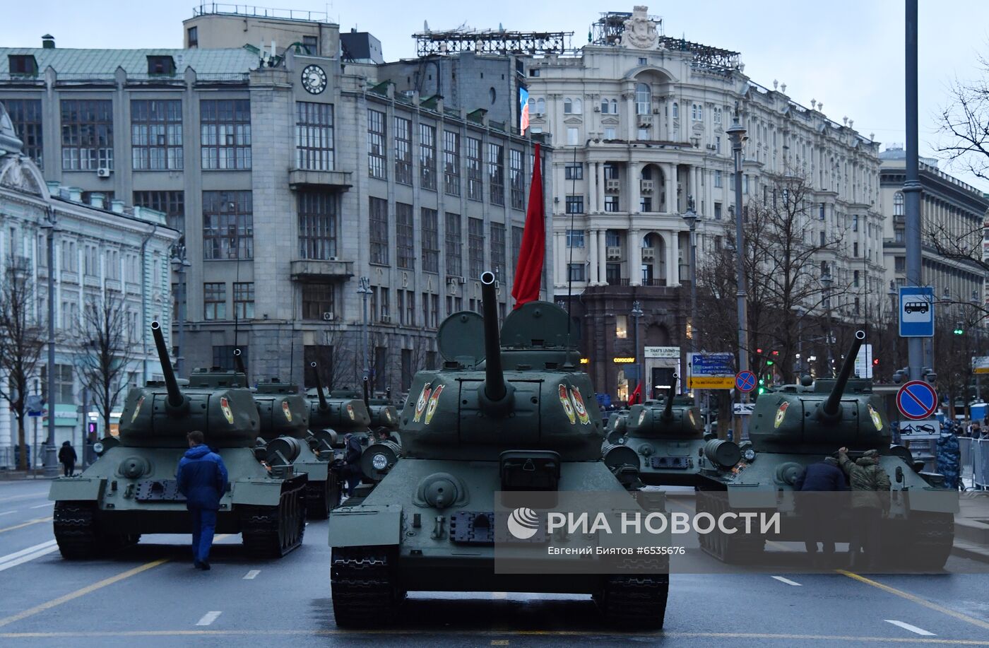 Ночная репетиция парада Победы в Москве 