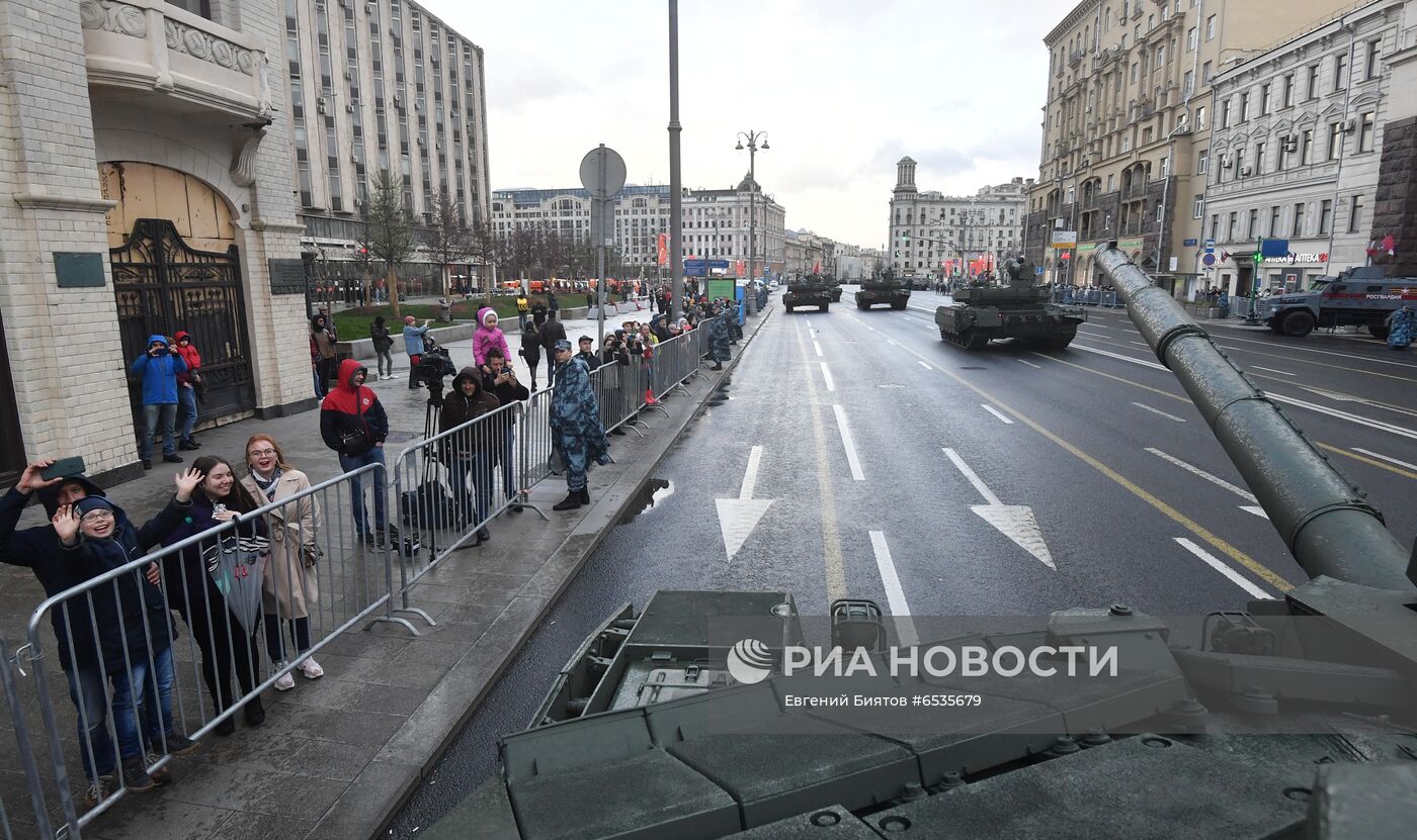 Ночная репетиция парада Победы в Москве 