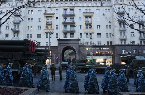 Ночная репетиция парада Победы в Москве 