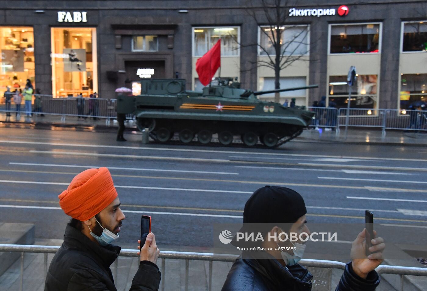 Ночная репетиция парада Победы в Москве 