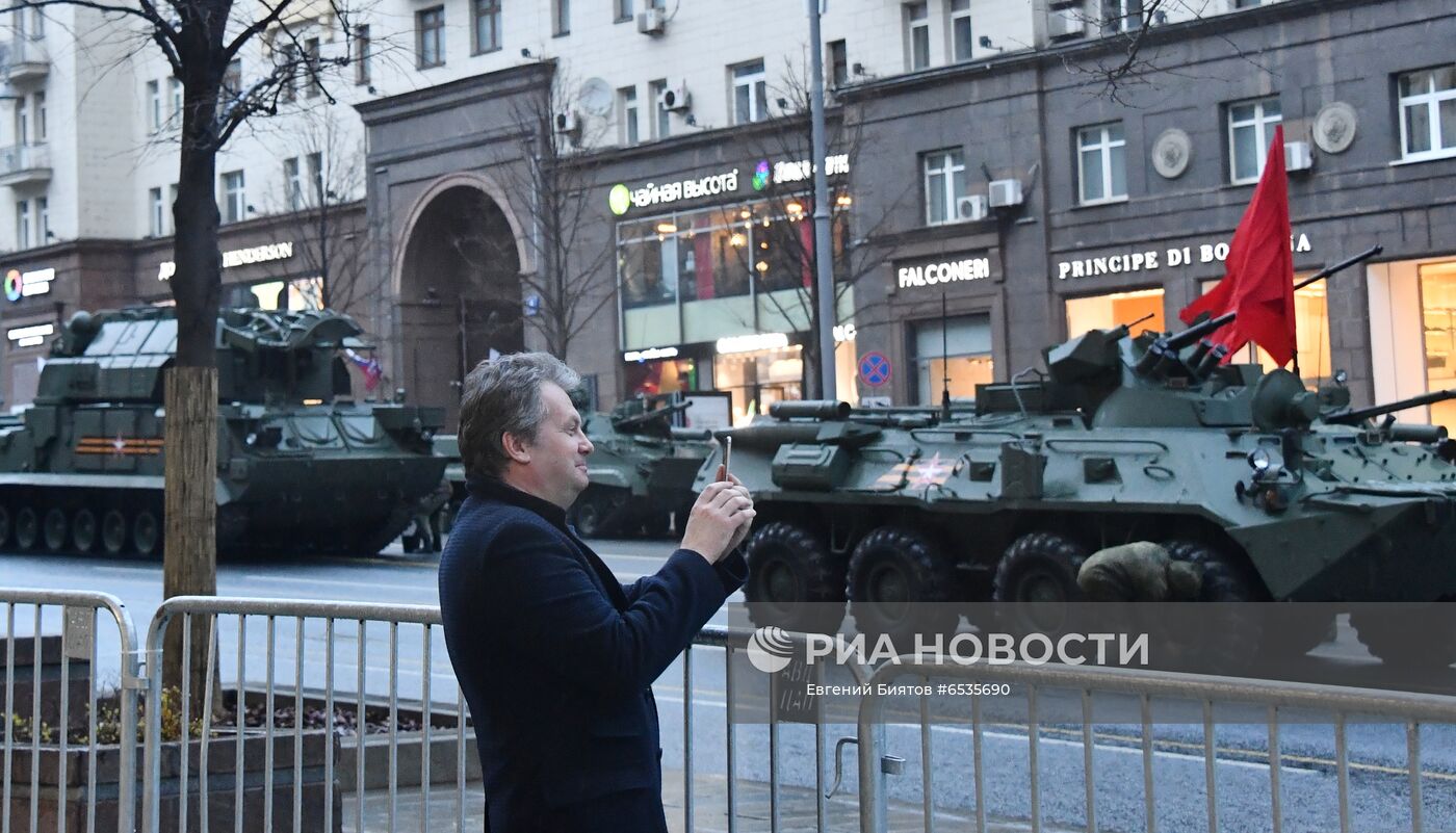 Ночная репетиция парада Победы в Москве 