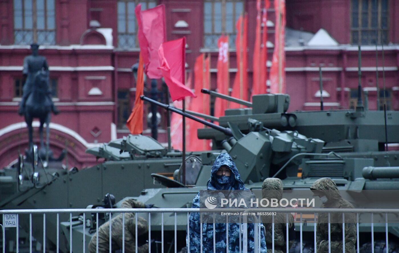 Ночная репетиция парада Победы в Москве 