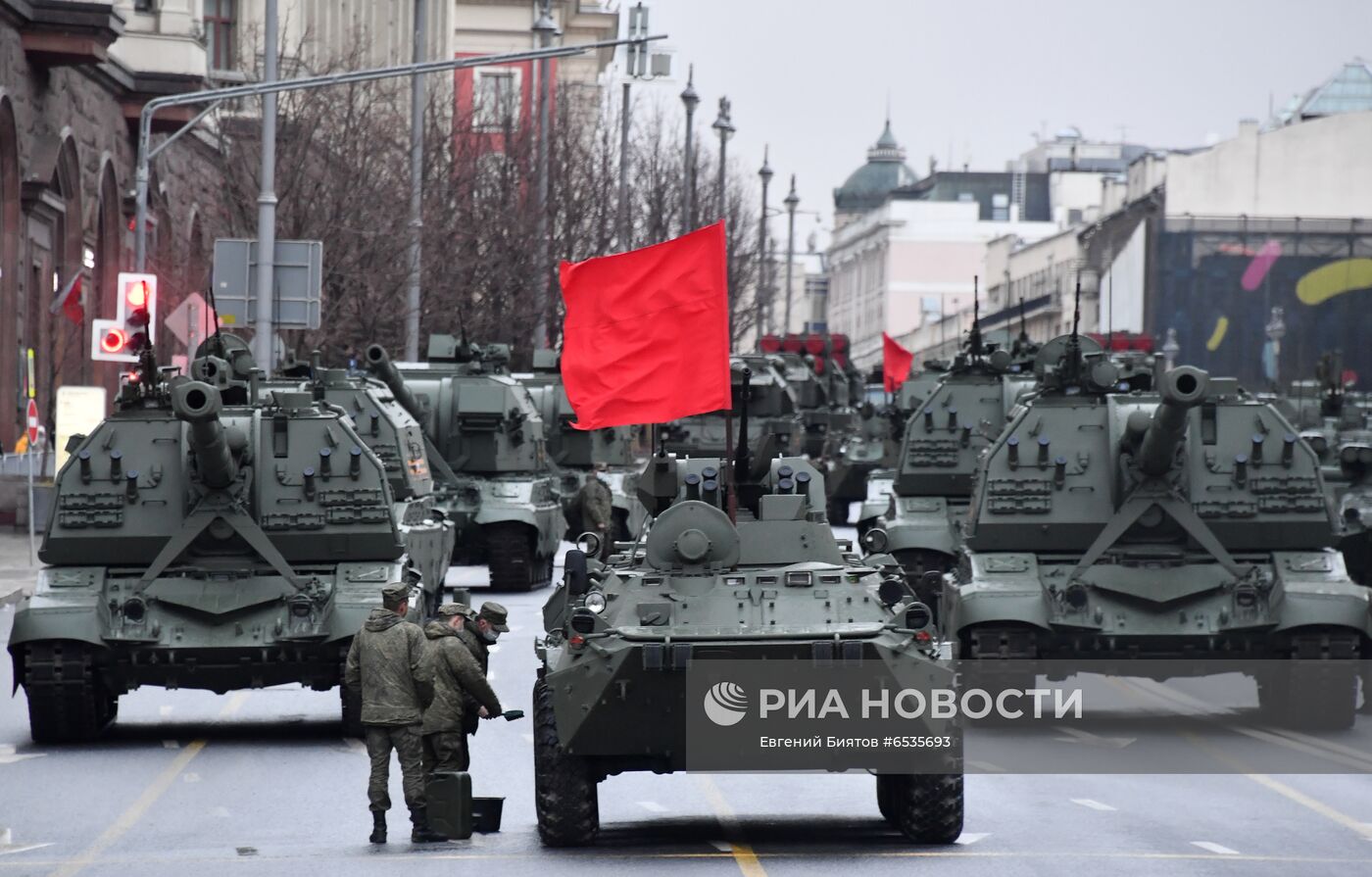 Ночная репетиция парада Победы в Москве 