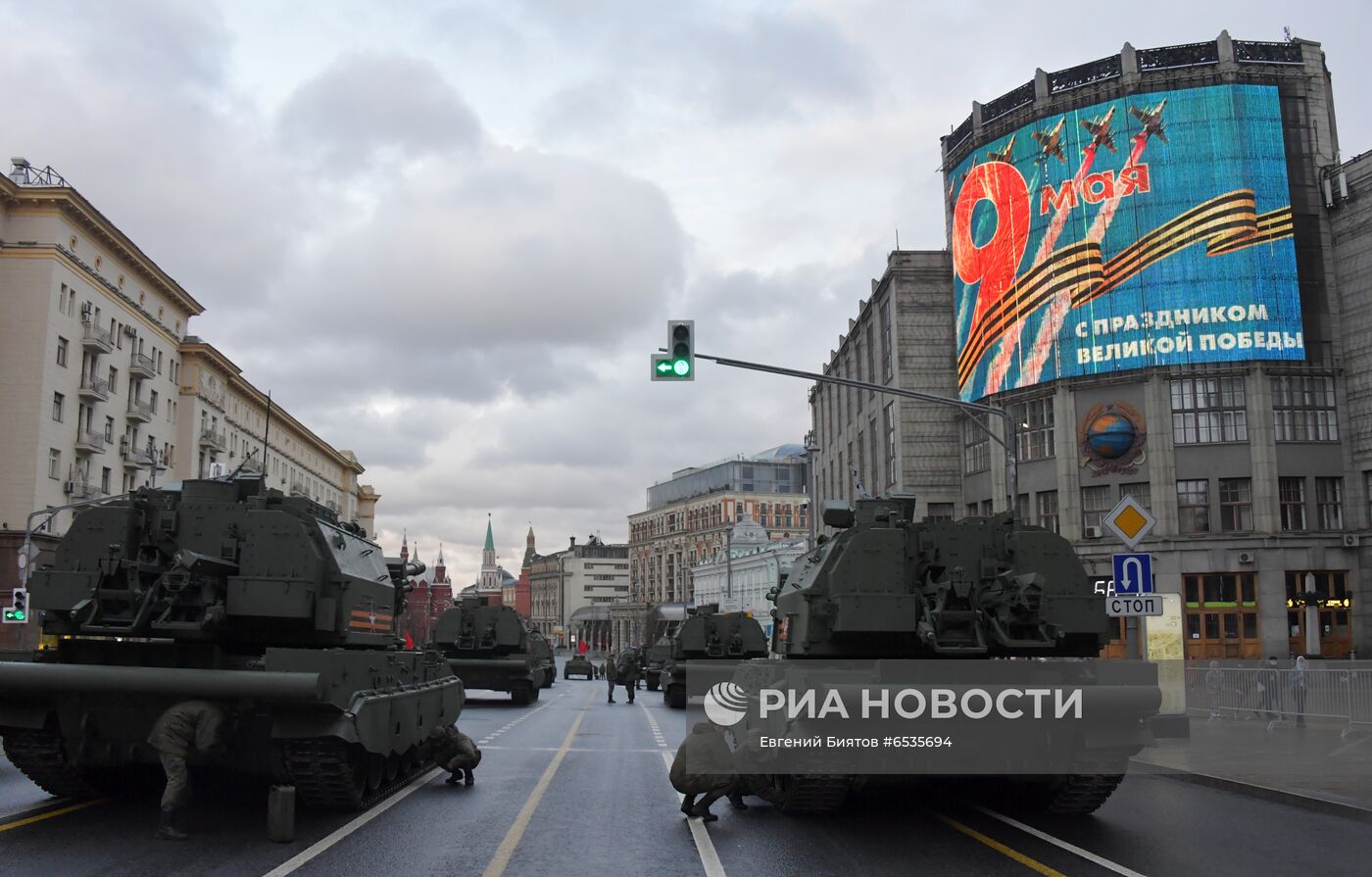 Ночная репетиция парада Победы в Москве 