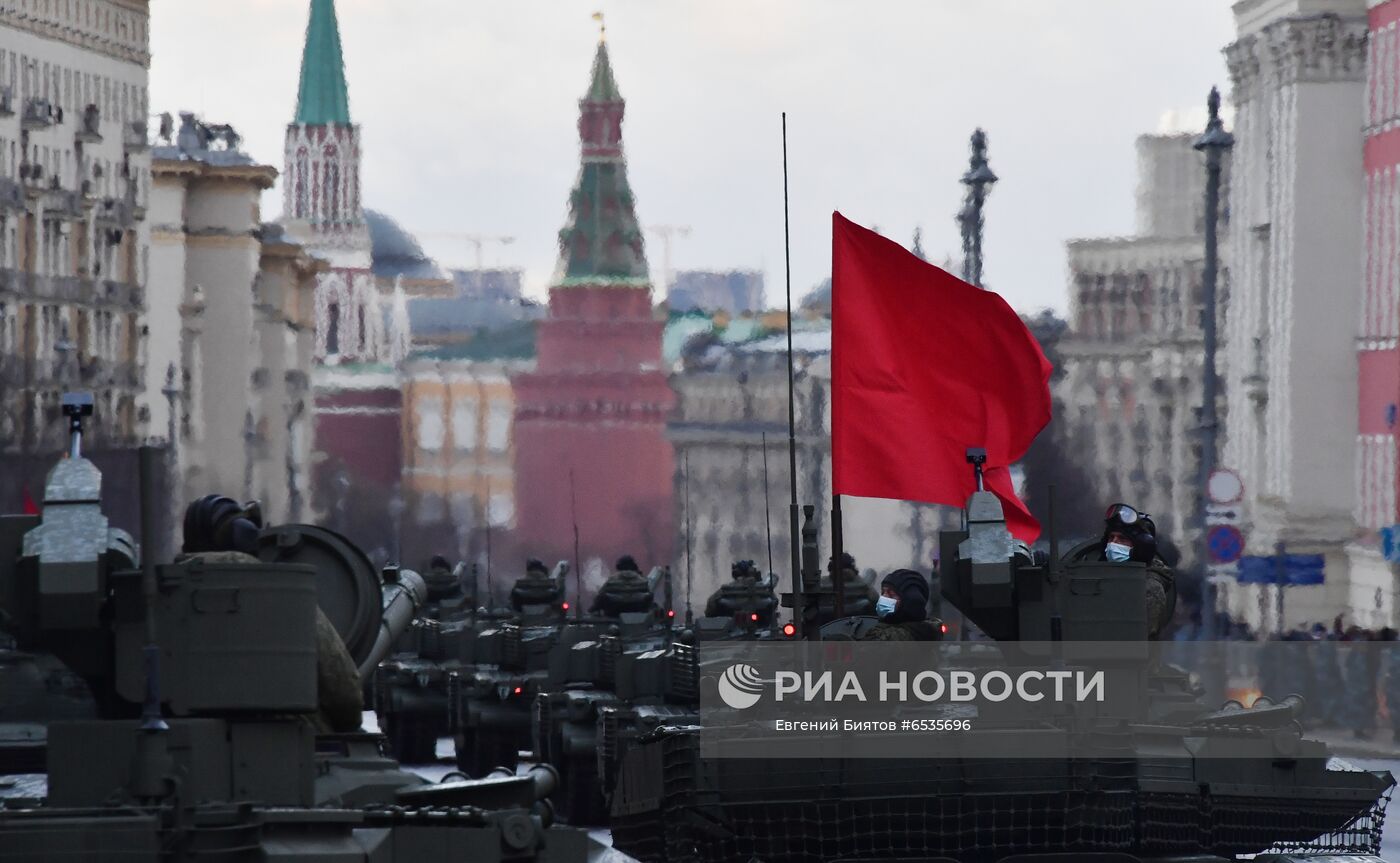 Ночная репетиция парада Победы в Москве 