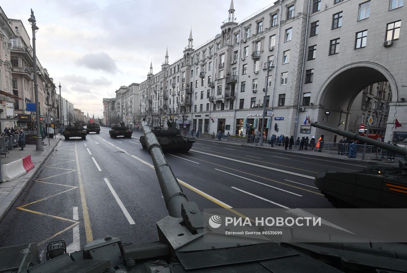 Ночная репетиция парада Победы в Москве 