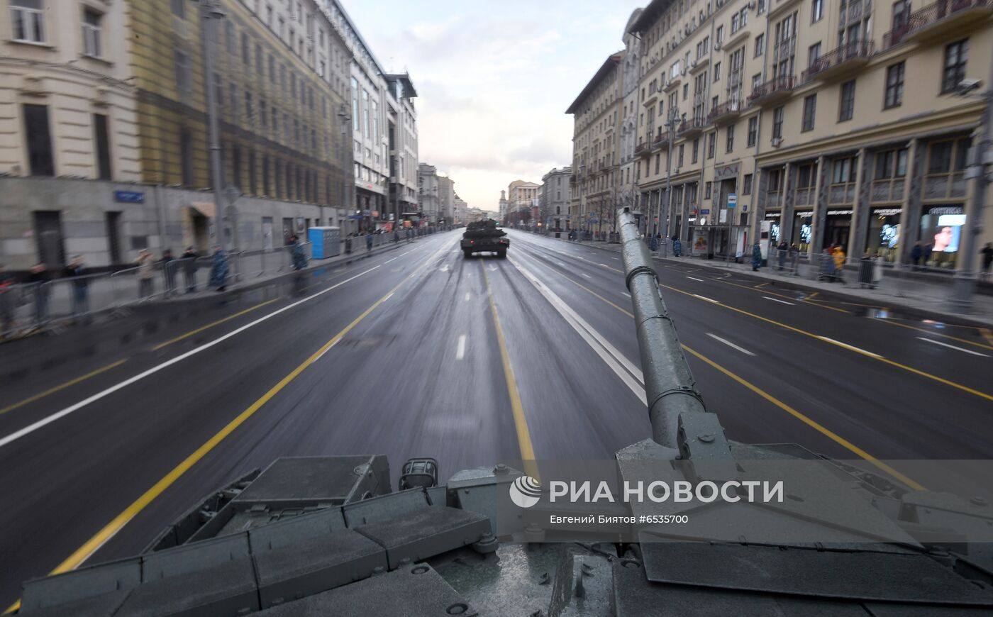 Ночная репетиция парада Победы в Москве 