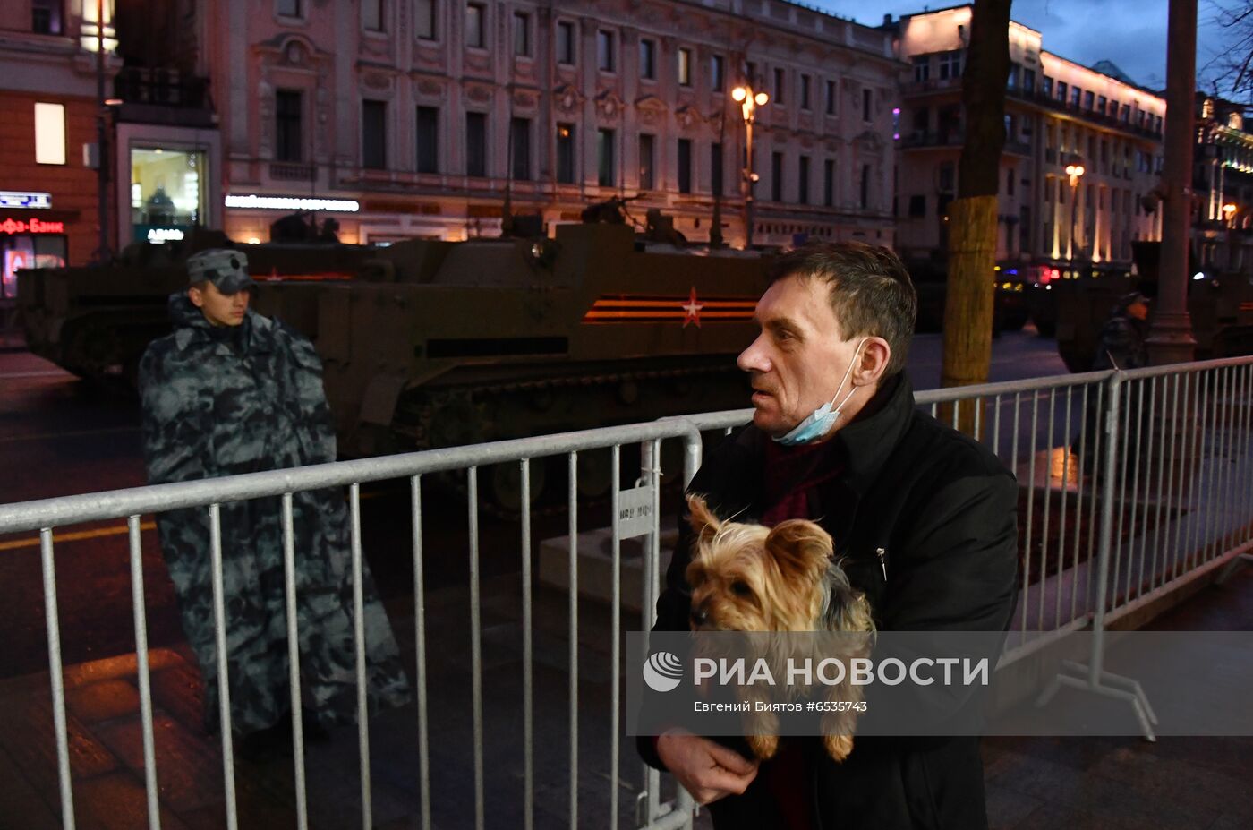 Ночная репетиция парада Победы в Москве 