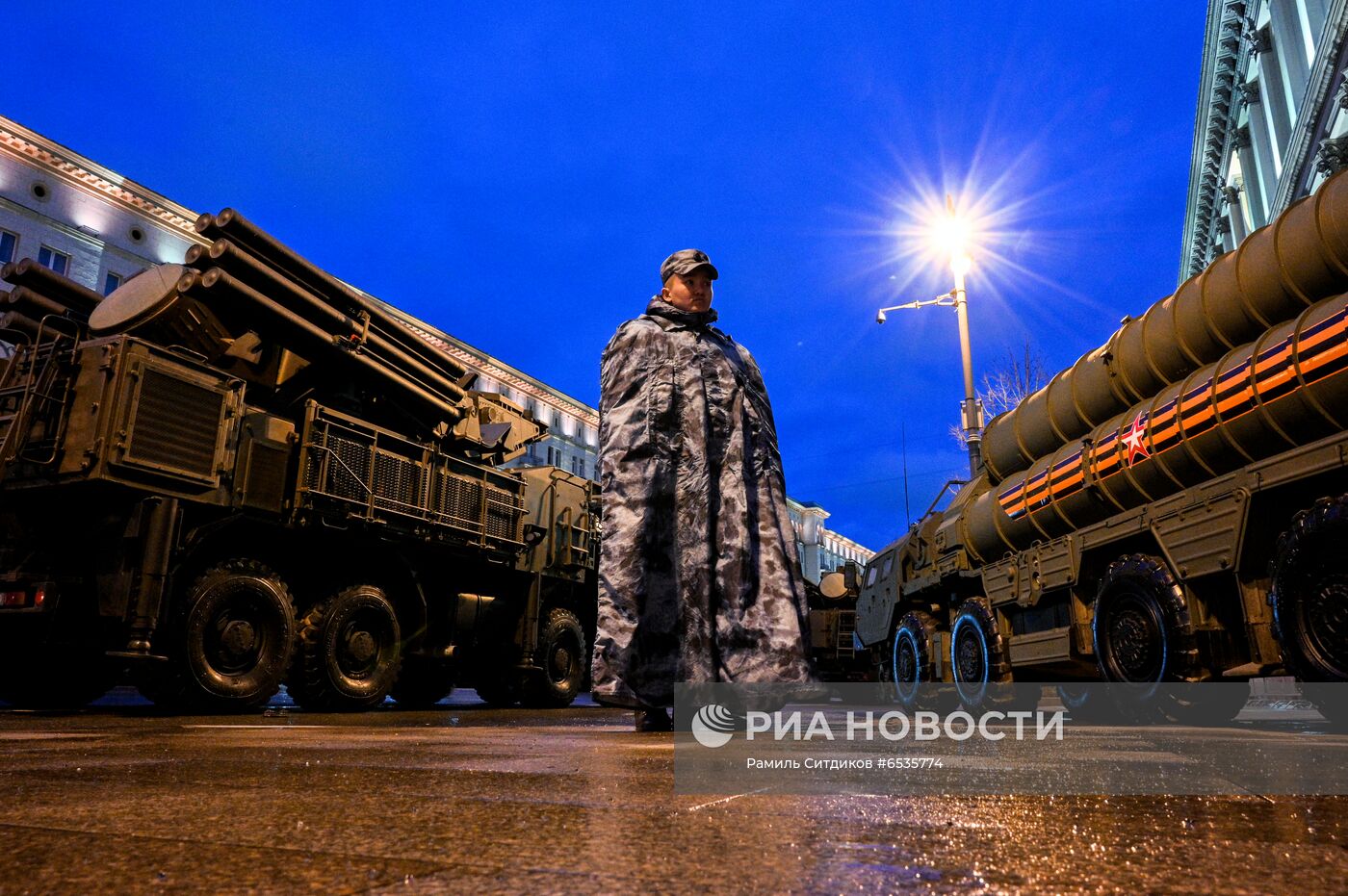 Ночная репетиция парада Победы в Москве