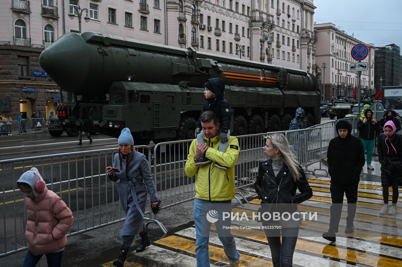 Ночная репетиция парада Победы в Москве