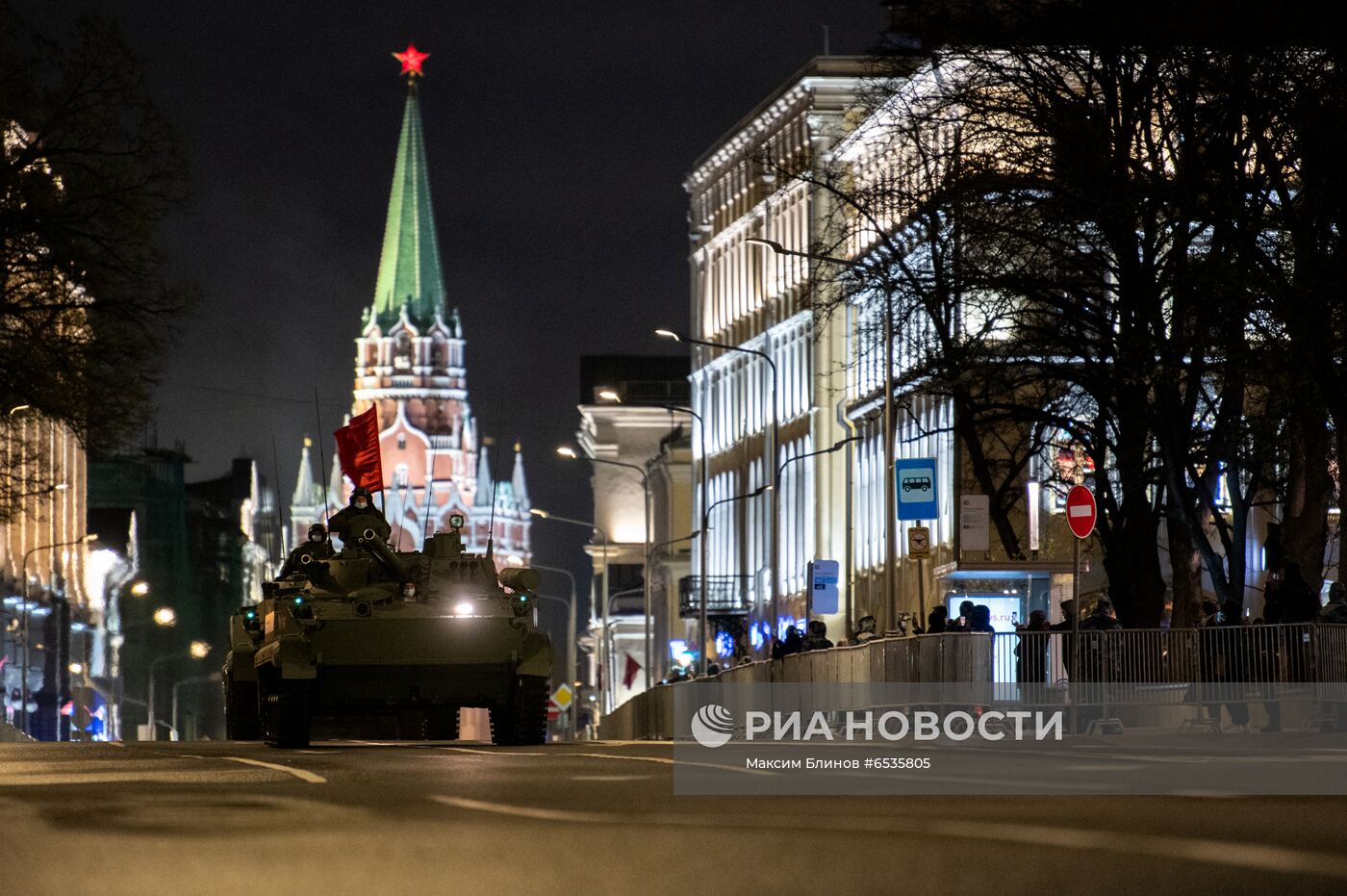 Ночная репетиция парада Победы в Москве