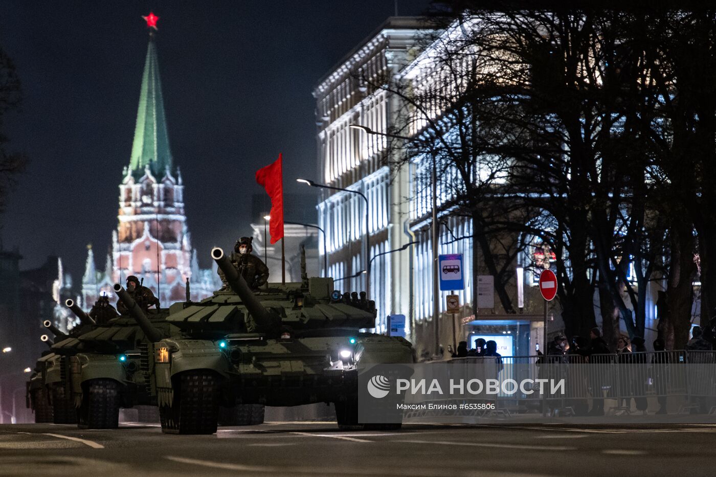 Ночная репетиция парада Победы в Москве