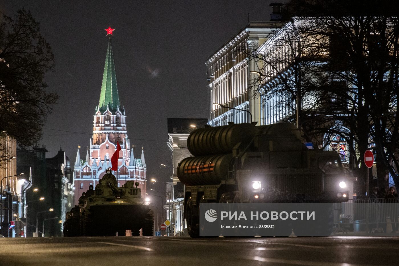 Ночная репетиция парада Победы в Москве