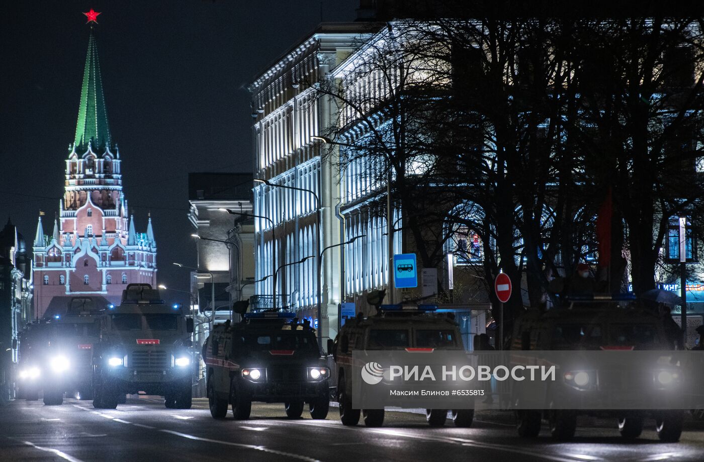 Ночная репетиция парада Победы в Москве