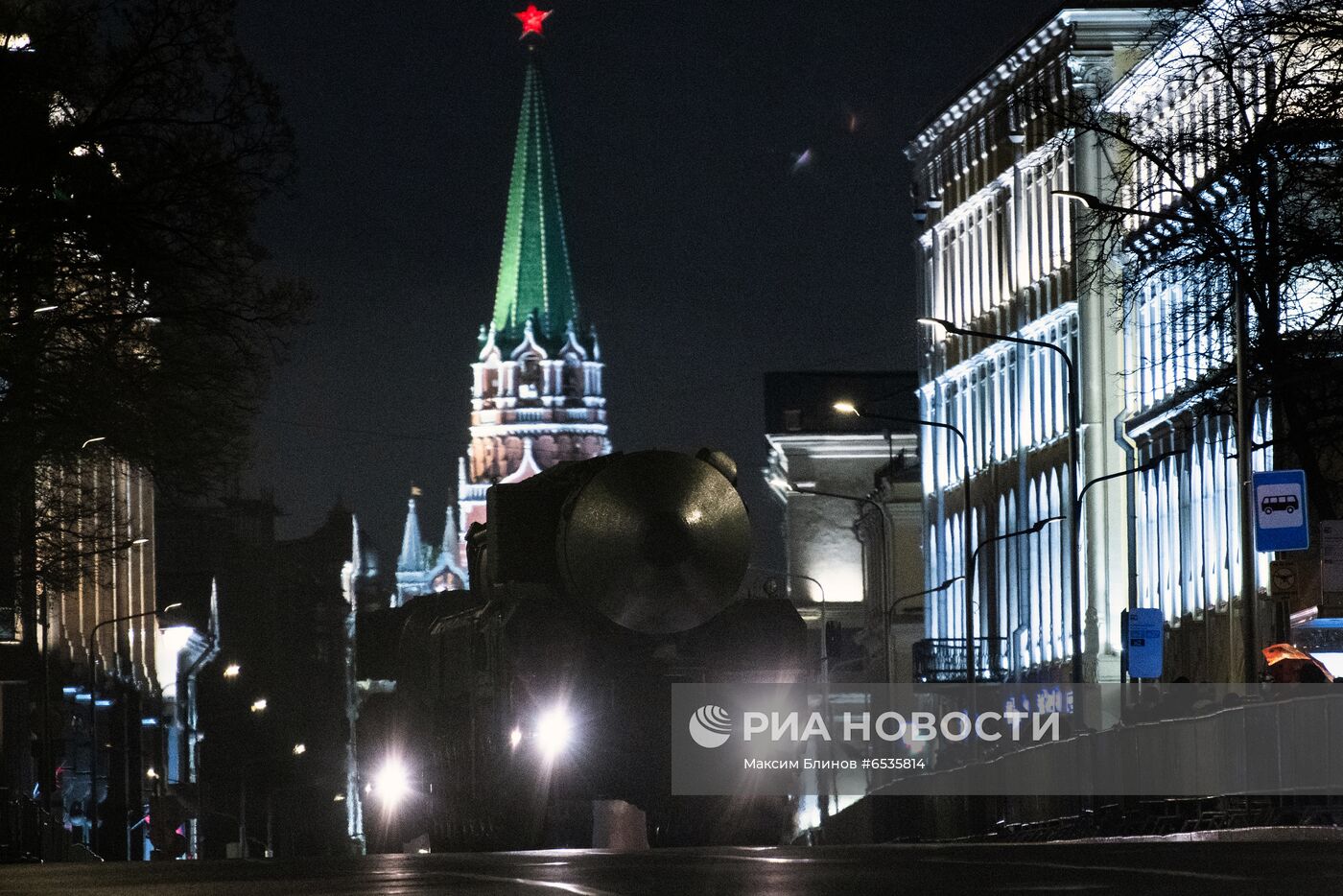 Ночная репетиция парада Победы в Москве