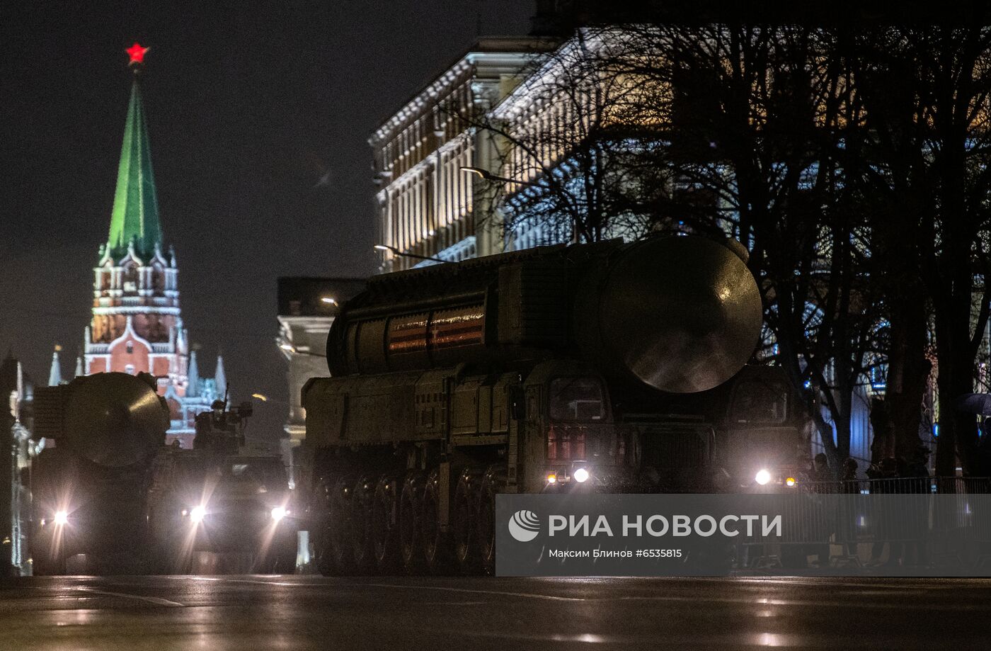 Ночная репетиция парада Победы в Москве