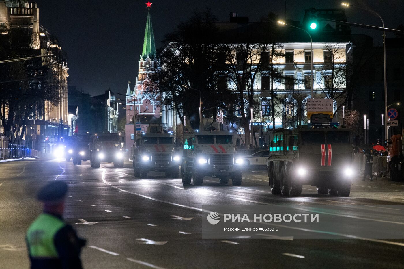 Ночная репетиция парада Победы в Москве