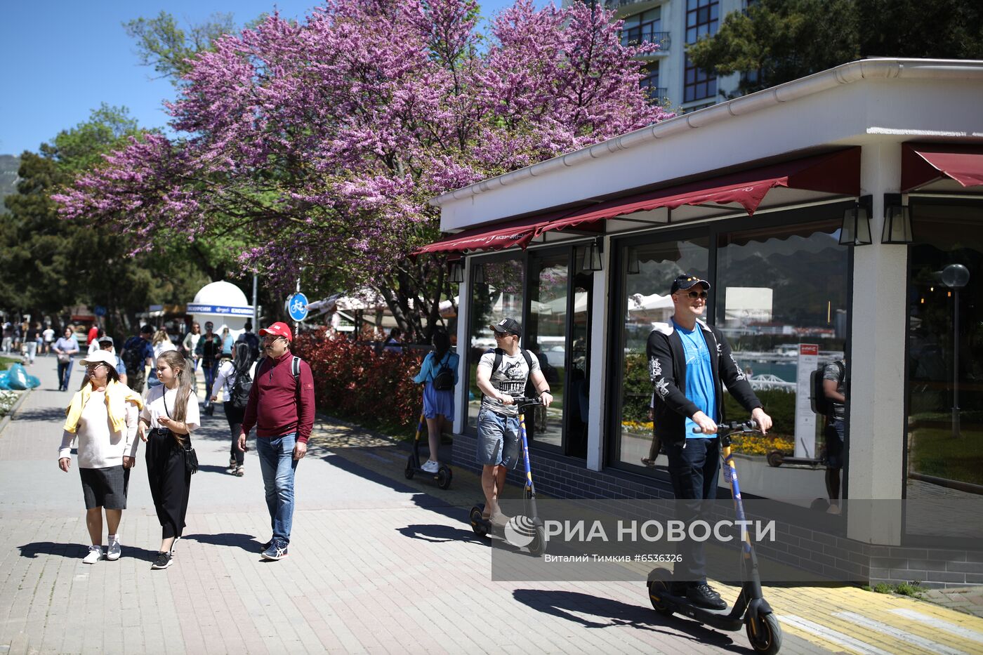 Отдыхающие в Геленджике на майских праздниках