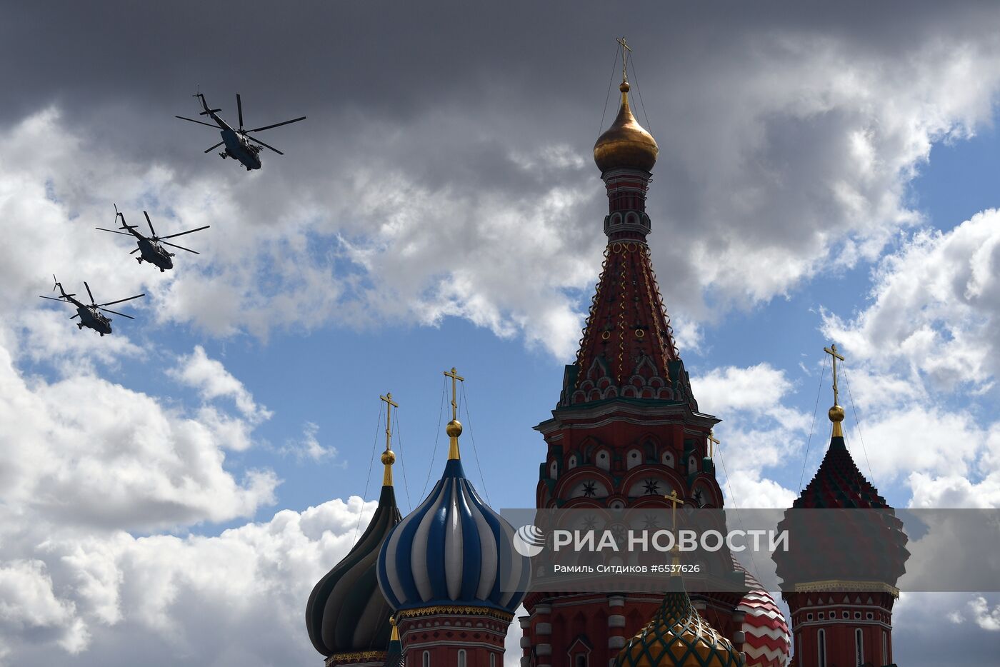 Генеральная репетиция воздушной части парада Победы в Москве