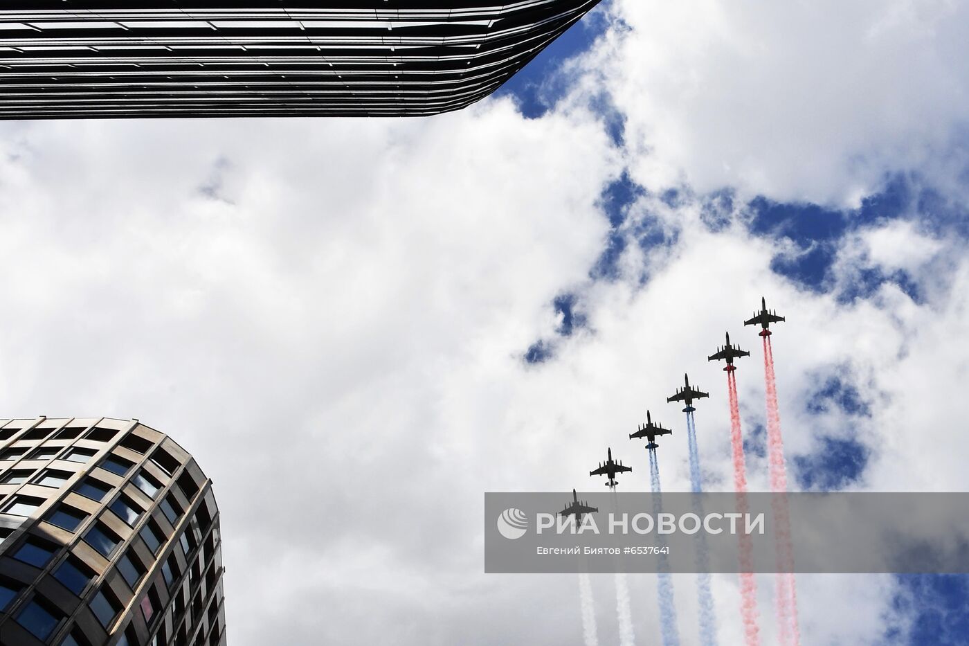 Генеральная репетиция воздушной части парада Победы в Москве