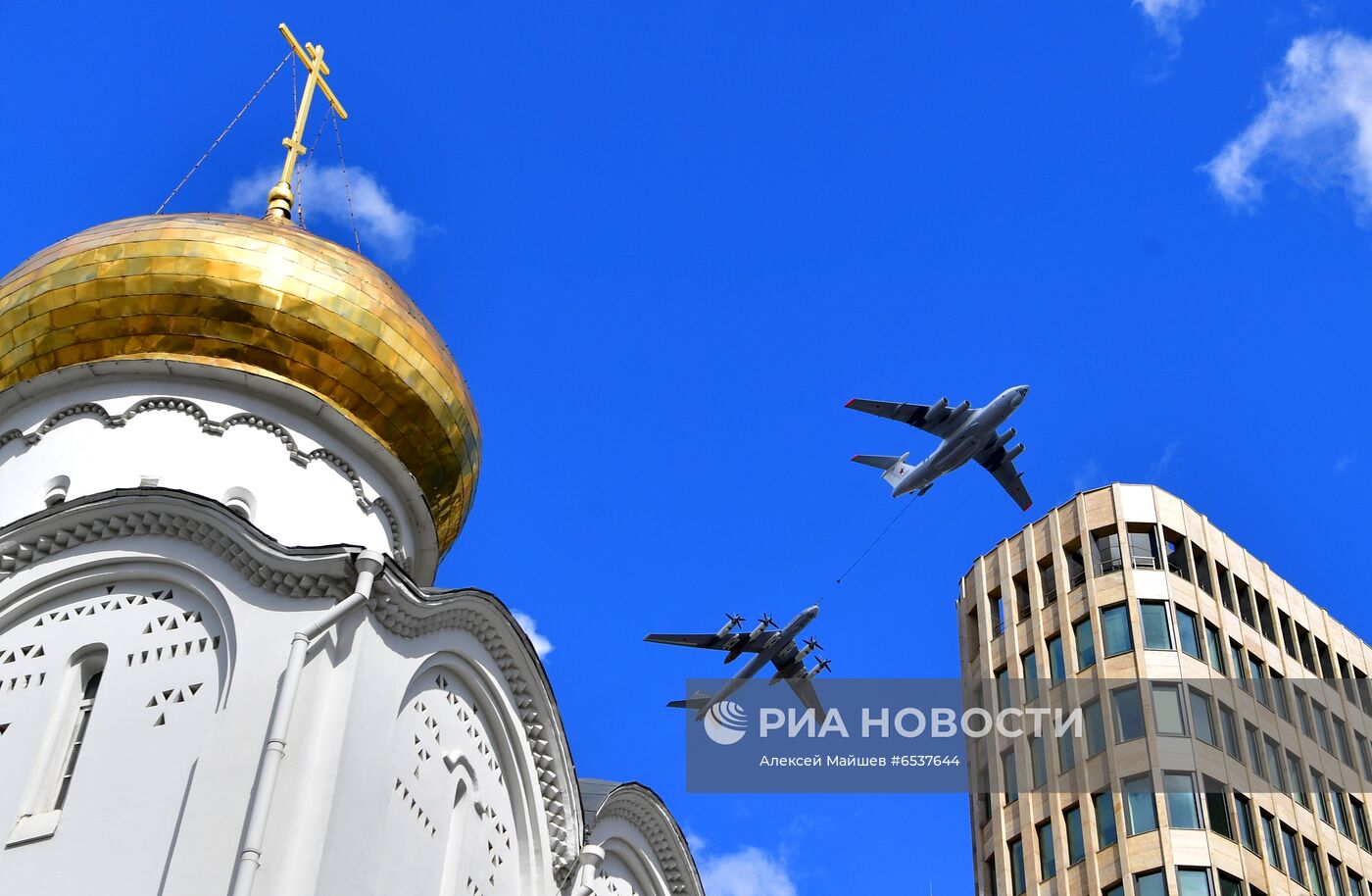 Генеральная репетиция воздушной части парада Победы в Москве