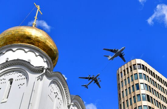 Генеральная репетиция воздушной части парада Победы в Москве